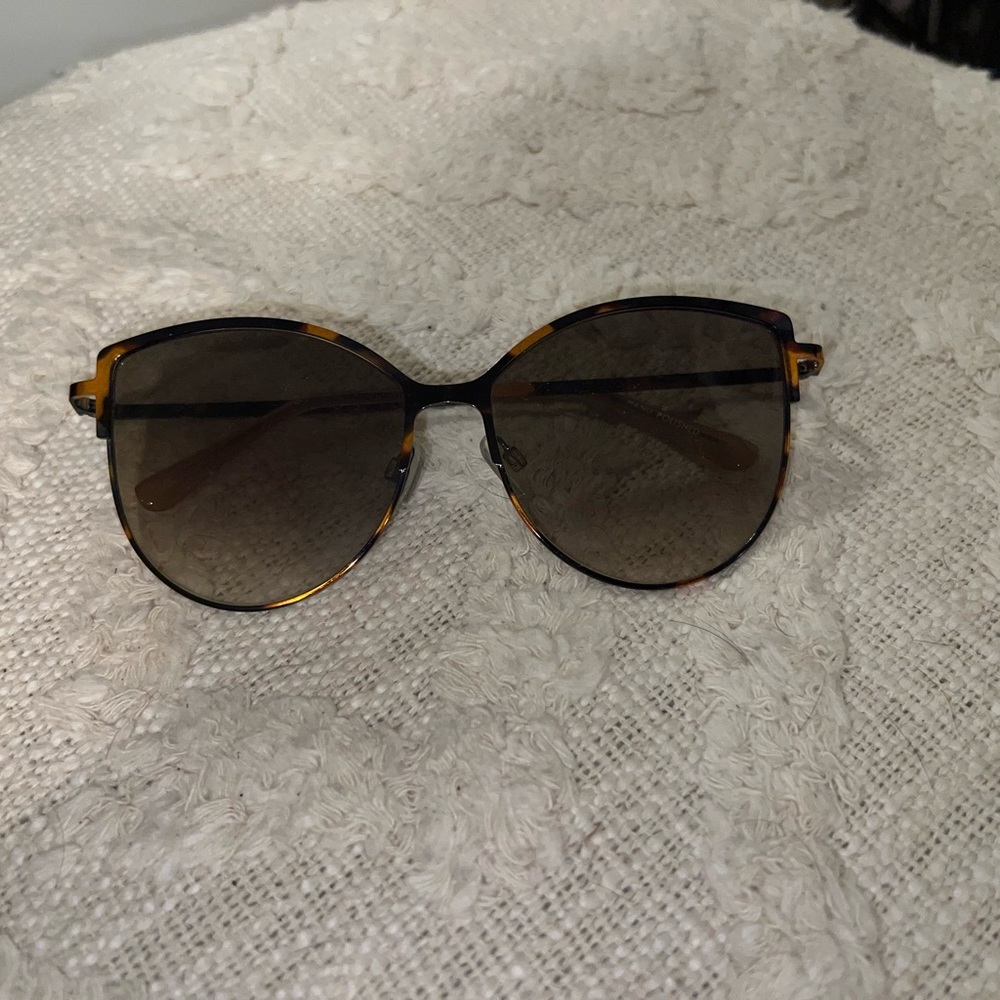woman’s sunglasses